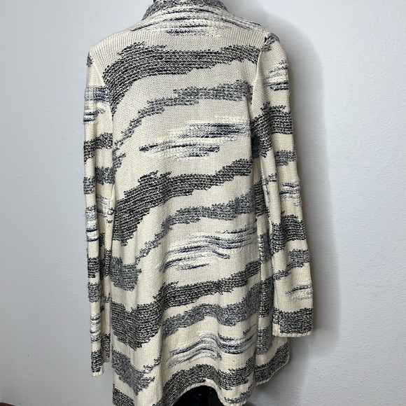 Lucky Brand cardigan sweater. Cream, gray,blue. Size Medium, Excellent Pre-loved - Picture 3 of 6